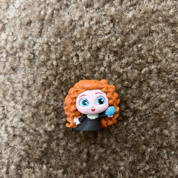 Disney Doorables: Series 8 Young Princesses Figurine – Brave – Merida - Picture 4 of 5